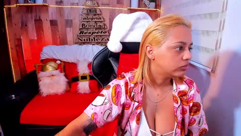    Independent Model online show from December 9, 12:45 am