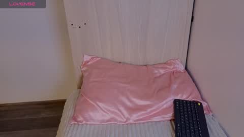 Emma online show from December 15, 1:48 pm