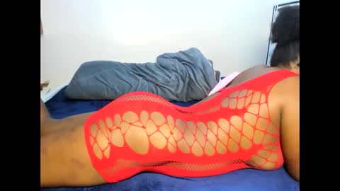 Snapshot of cute_gee43 chatting on May 27, 12:07 am cute_gee43 online show from May 27, 12:07 am