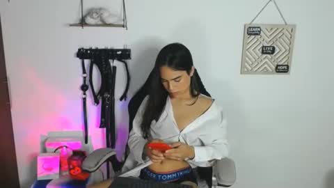 Cute horny1 online show from January 24, 9:17 am