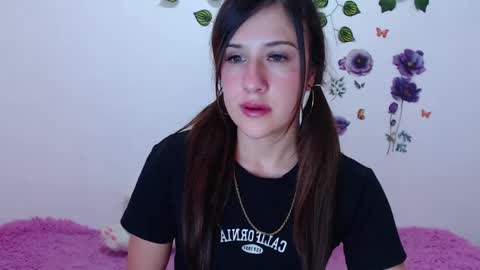 Snapshot of cute_isaa chatting on April 22, 11:17 pm Isabella online show from April 22, 11:17 pm