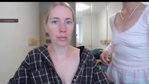 Snapshot of cute_lion_ chatting on October 15, 2:39 pm cute_lion_ online show from October 15, 2:39 pm