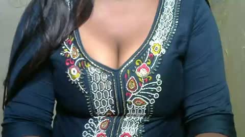 Snapshot of cute_payalji chatting on April 29, 9:43 pm alia online show from April 29, 9:43 pm