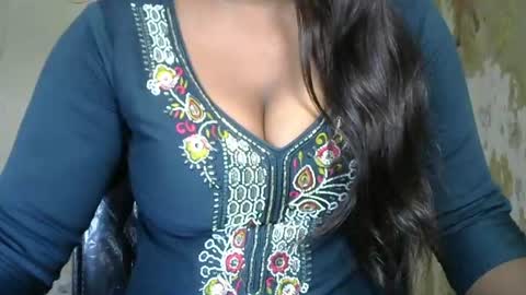 Snapshot of cute_payalji chatting on May 17, 2:53 am alia online show from May 17, 2:53 am