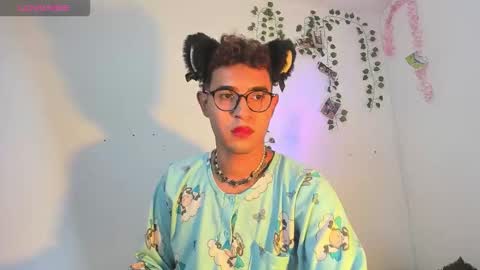 Snapshot of cute_sammy_1 chatting on September 10, 5:18 am cute_sammy_1 online show from September 10, 5:18 am