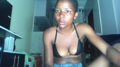 Snapshot of cute_sexy3 chatting on April 14, 11:00 pm SHARON online show from April 14, 11:00 pm