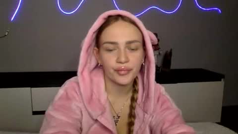 cute_shy06 online show from January 8, 7:05 pm