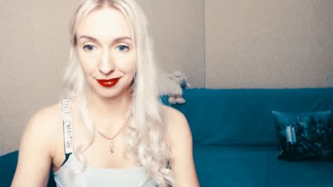 Snapshot of cute_smile_shy chatting on December 28, 8:36 pm cute_smile_shy online show from December 28, 8:36 pm