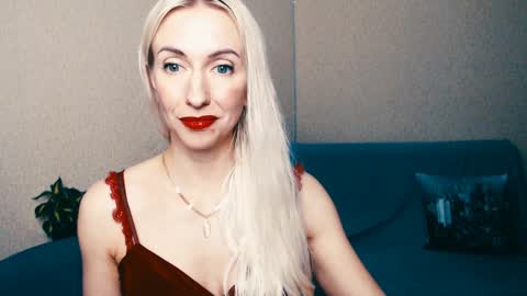 Snapshot of cute_smile_shy chatting on January 14, 10:12 pm cute_smile_shy online show from January 14, 10:12 pm