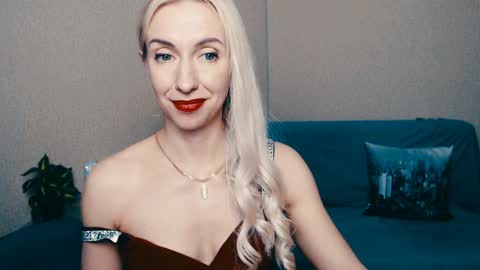 Snapshot of cute_smile_shy chatting on January 25, 12:38 am cute_smile_shy online show from January 25, 12:38 am