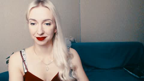 Snapshot of cute_smile_shy chatting on January 25, 6:12 am cute_smile_shy online show from January 25, 6:12 am