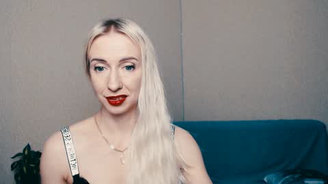 Snapshot of cute_smile_shy chatting on January 30, 11:34 pm cute_smile_shy online show from January 30, 11:34 pm