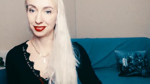 Snapshot of cute_smile_shy chatting on February 25, 10:07 pm cute_smile_shy online show from February 25, 10:07 pm