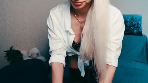 Snapshot of cute_smile_shy chatting on March 11, 11:33 am cute_smile_shy online show from March 11, 11:33 am