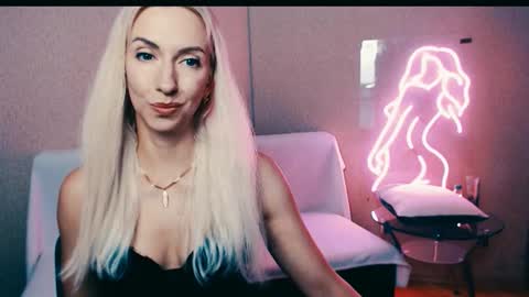 Snapshot of cute_smile_shy chatting on September 11, 7:47 pm cute_smile_shy online show from September 11, 7:47 pm