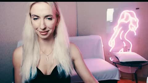 Snapshot of cute_smile_shy chatting on September 19, 7:47 pm cute_smile_shy online show from September 19, 7:47 pm