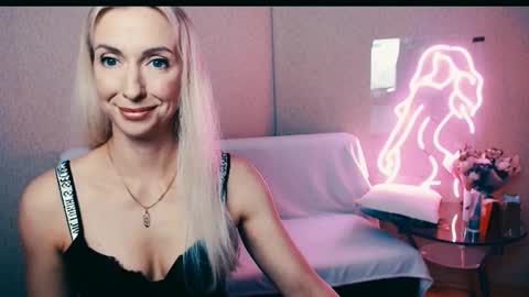 Snapshot of cute_smile_shy chatting on September 30, 7:08 pm cute_smile_shy online show from September 30, 7:08 pm