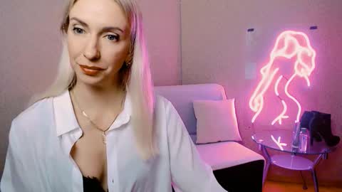 cute_smile_shy online show from January 7, 9:28 pm