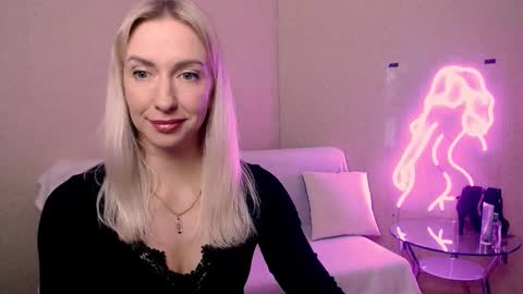 cute_smile_shy online show from January 14, 8:25 pm