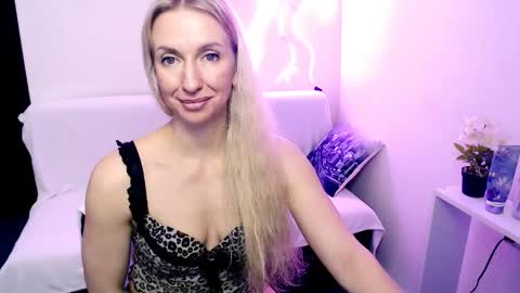 cute_smile_shy online show from March 29, 9:31 am