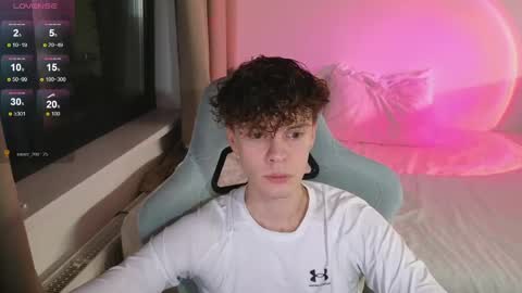 Snapshot of cute_thomas chatting on May 6, 6:57 pm Thomas - online show from May 6, 6:57 pm