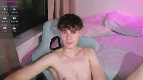 Snapshot of cute_thomas chatting on June 8, 8:20 pm Thomas - online show from June 8, 8:20 pm