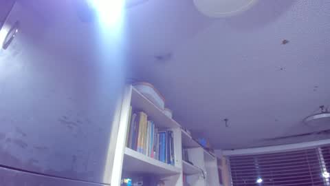 Snapshot of cuteanddesesperate chatting on December 15, 7:46 am WANNA SEE MORE OF TWINS online show from December 15, 7:46 am