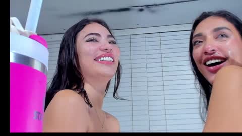 Snapshot of cuteanddesesperate chatting on December 20, 3:58 am WANNA SEE MORE OF TWINS online show from December 20, 3:58 am