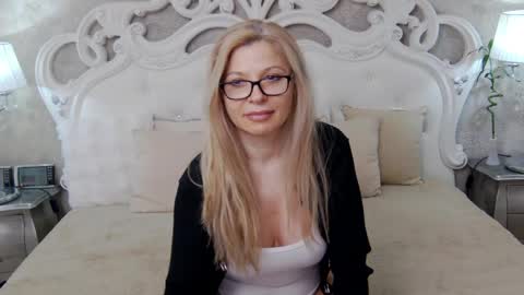 Snapshot of cuteangelina18 chatting on May 7, 2:17 am cuteangelina18 online show from May 7, 2:17 am