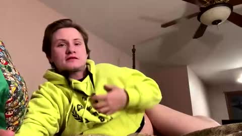 Snapshot of cuteboii29 chatting on February 18, 5:25 am cuteboii29 online show from February 18, 5:25 am