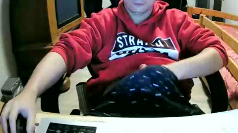 Snapshot of cuteboy090 chatting on October 21, 2:07 pm Cuteboy090 online show from October 21, 2:07 pm