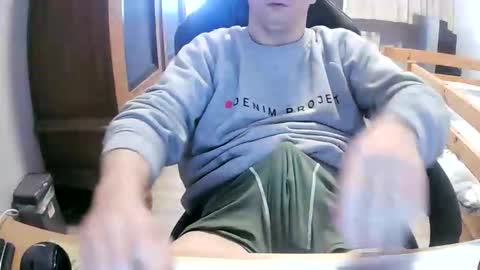 Cuteboy090 online show from April 16, 9:32 am