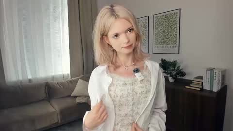 Snapshot of cutebrutality chatting on October 1, 8:31 am Alice online show from October 1, 8:31 am