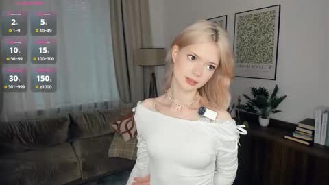 Snapshot of cutebrutality chatting on October 6, 8:34 am Alice online show from October 6, 8:34 am