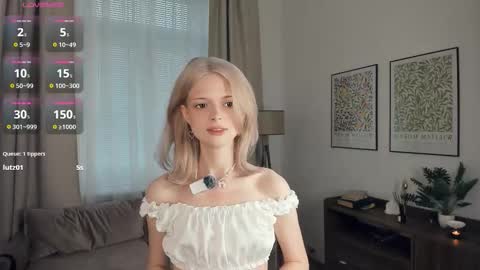 Snapshot of cutebrutality chatting on October 12, 8:24 am Alice online show from October 12, 8:24 am