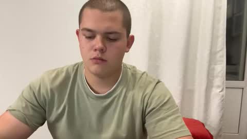 Snapshot of cutebutnaughty_ chatting on October 13, 5:24 pm Alex online show from October 13, 5:24 pm