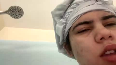 Snapshot of cutecuban18 chatting on November 17, 7:19 pm loveolots online show from November 17, 7:19 pm