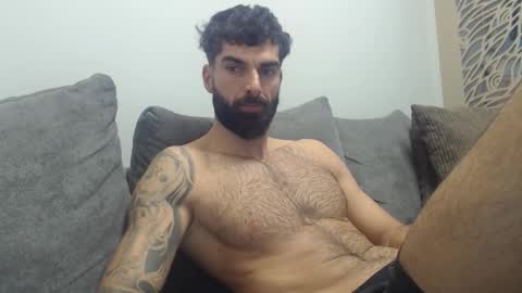 cuteeboy online show from December 4, 6:23 am