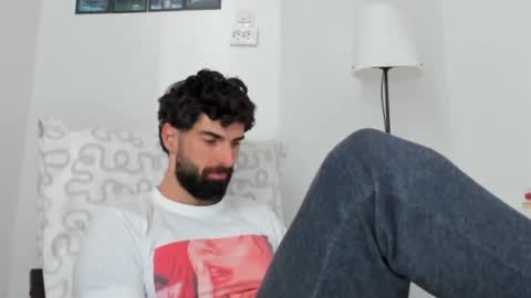 Snapshot of cuteeboy chatting on March 5, 7:59 am cuteeboy online show from March 5, 7:59 am