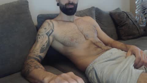 Snapshot of cuteeboy chatting on March 27, 5:46 am cuteeboy online show from March 27, 5:46 am