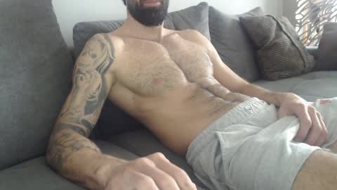 Snapshot of cuteeboy chatting on March 27, 8:26 am cuteeboy online show from March 27, 8:26 am