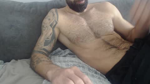 Snapshot of cuteeboy chatting on April 1, 10:05 am cuteeboy online show from April 1, 10:05 am