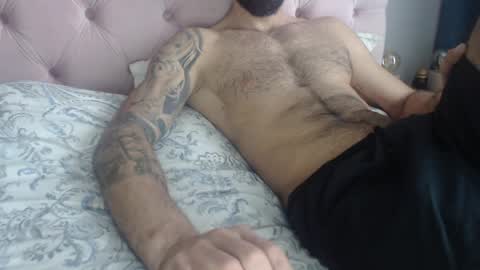 Snapshot of cuteeboy chatting on April 3, 6:33 am cuteeboy online show from April 3, 6:33 am