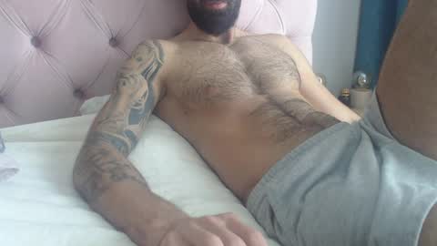 Snapshot of cuteeboy chatting on April 5, 8:11 am cuteeboy online show from April 5, 8:11 am