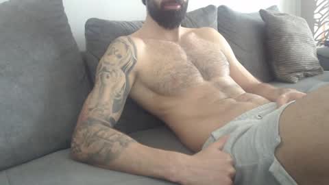 Snapshot of cuteeboy chatting on April 7, 6:36 am cuteeboy online show from April 7, 6:36 am