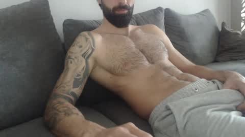 Snapshot of cuteeboy chatting on April 9, 6:02 am cuteeboy online show from April 9, 6:02 am