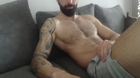 Snapshot of cuteeboy chatting on April 9, 6:19 am cuteeboy online show from April 9, 6:19 am