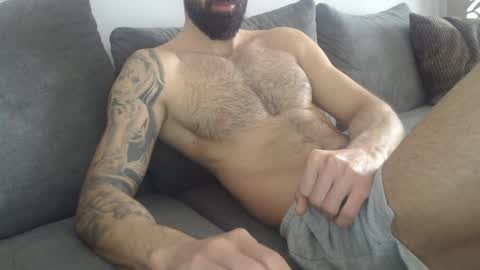 Snapshot of cuteeboy chatting on April 10, 6:29 am cuteeboy online show from April 10, 6:29 am