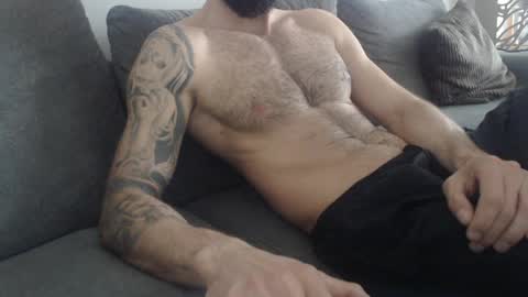 Snapshot of cuteeboy chatting on April 16, 5:19 am cuteeboy online show from April 16, 5:19 am