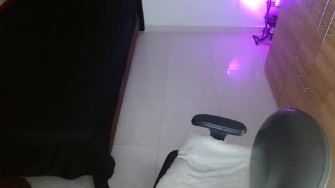 isabella online show from March 25, 3:18 pm